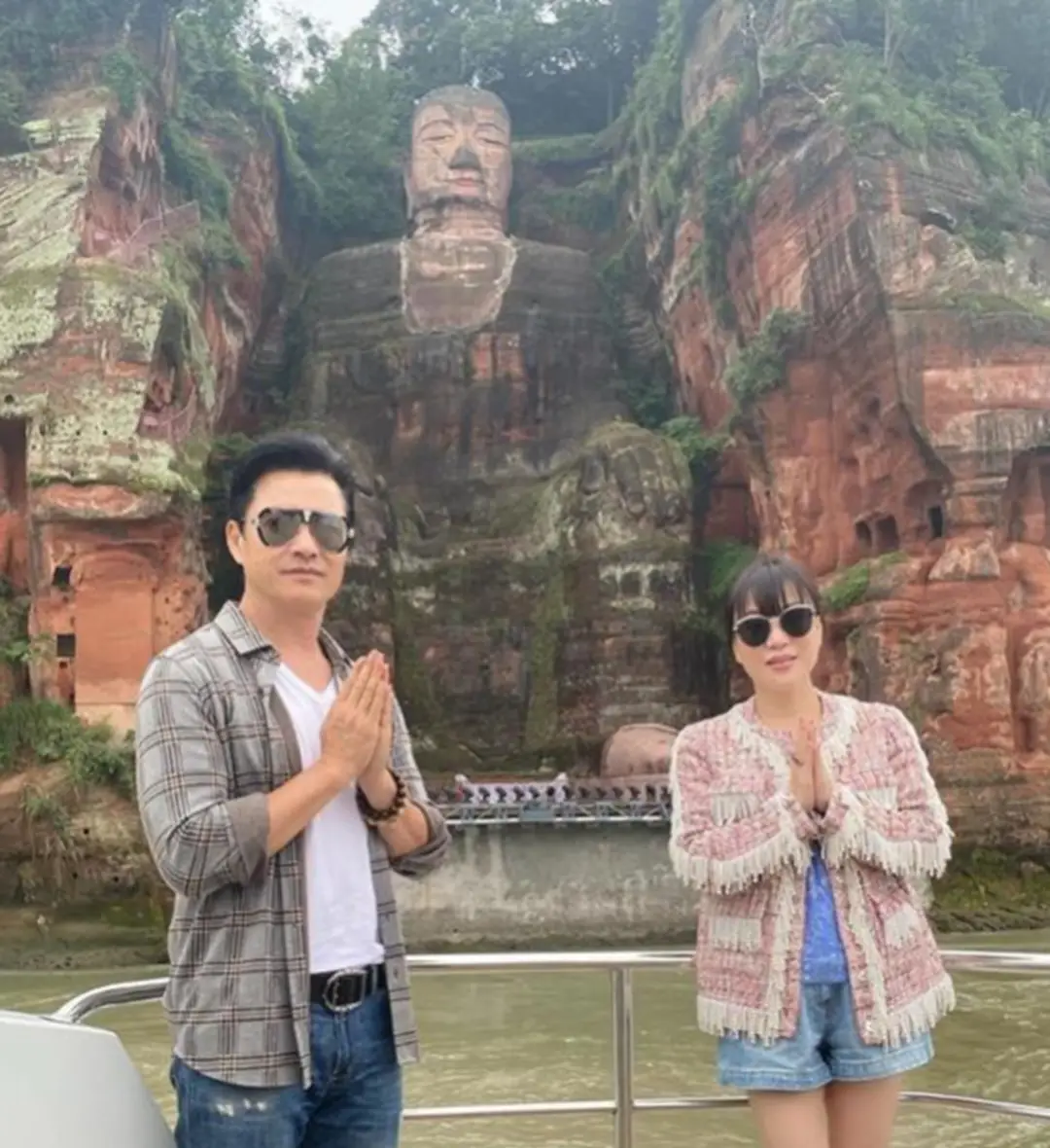 吕良伟66岁穿搭_吕良伟的老婆图片_吕良伟身材保养秘诀