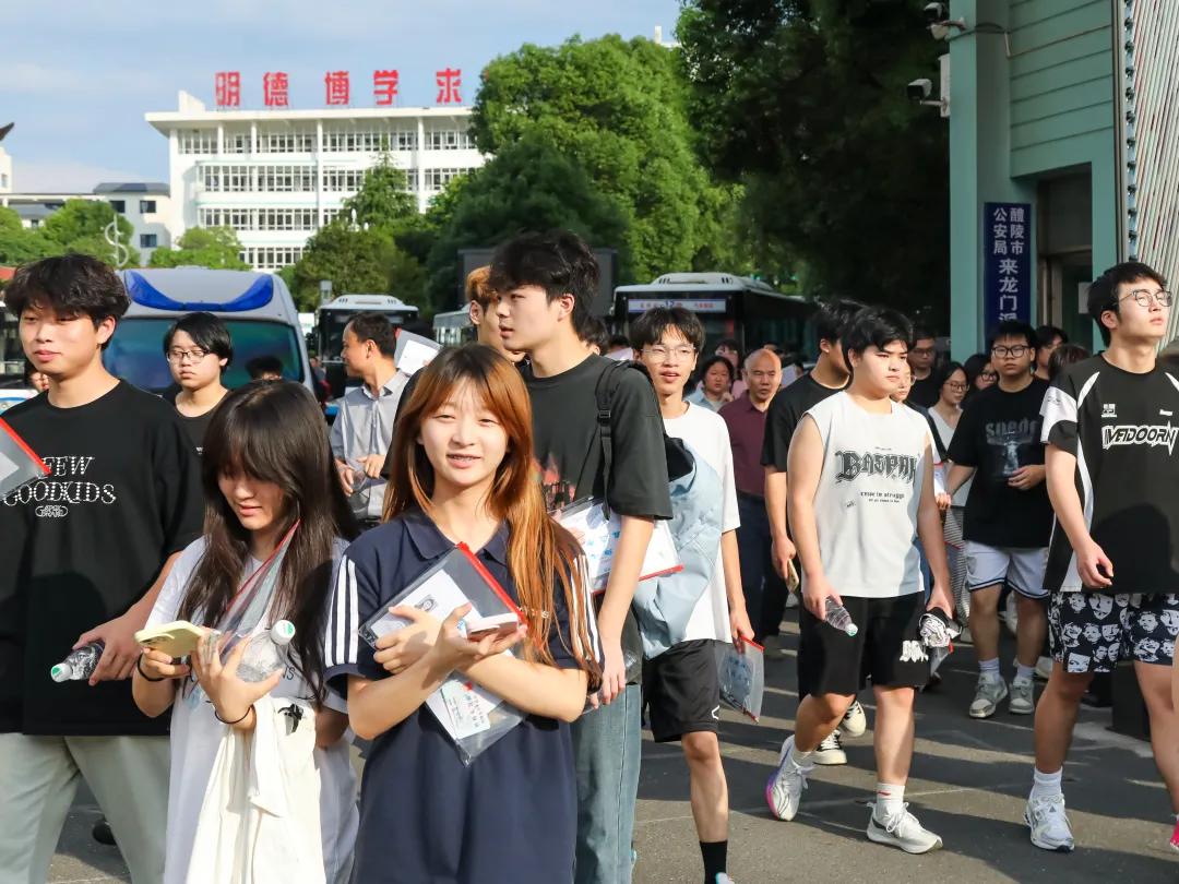 醴陵四中录取标准_醴陵高考考点家长送考习俗_2025年高考醴陵考生情况