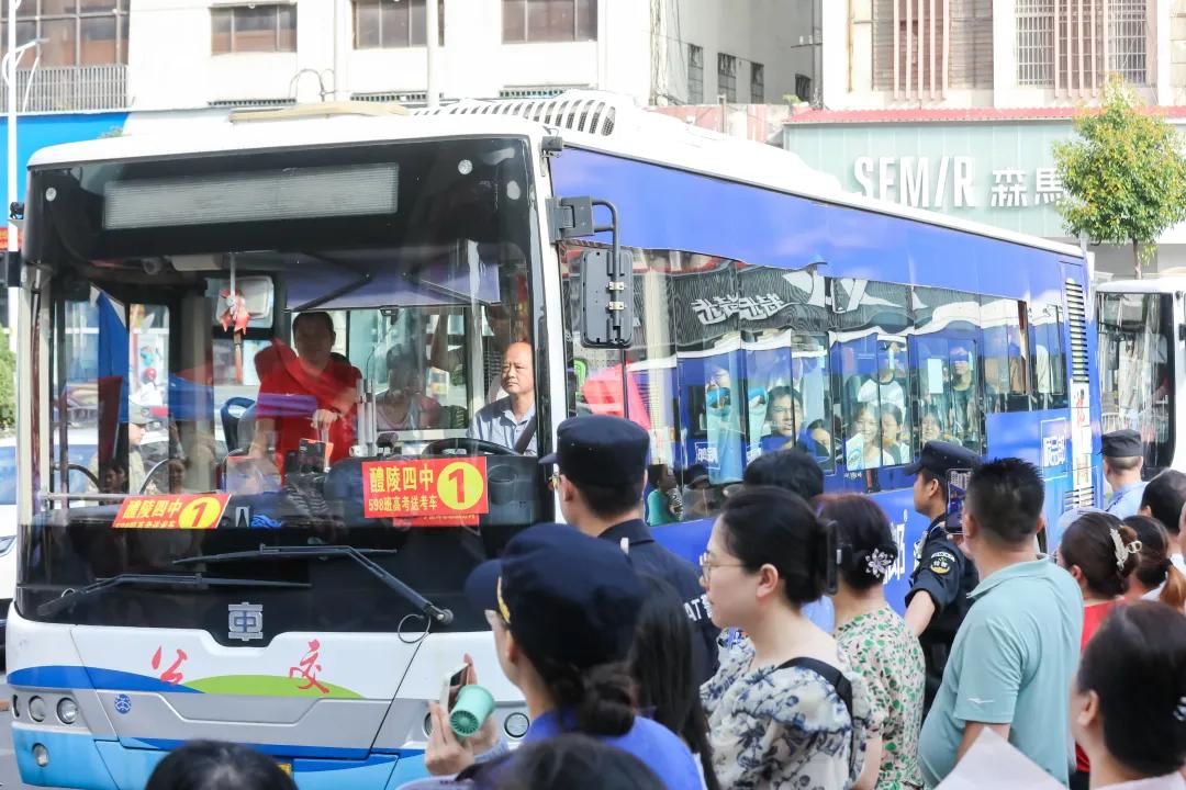 2025年高考醴陵考生情况_醴陵高考考点家长送考习俗_醴陵四中录取标准