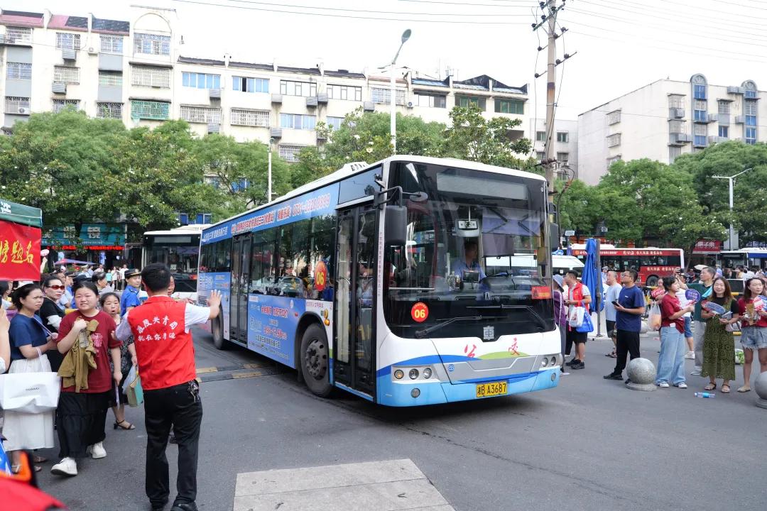 醴陵高考考点家长送考习俗_2025年高考醴陵考生情况_醴陵四中录取标准