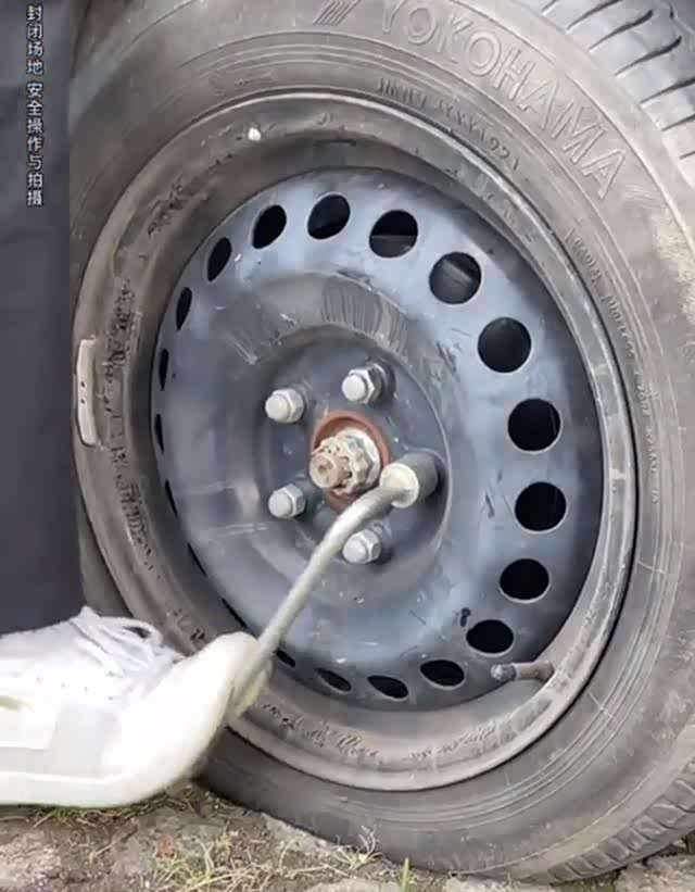 备胎使用技巧_备胎 多长时间 充气_更换备胎步骤