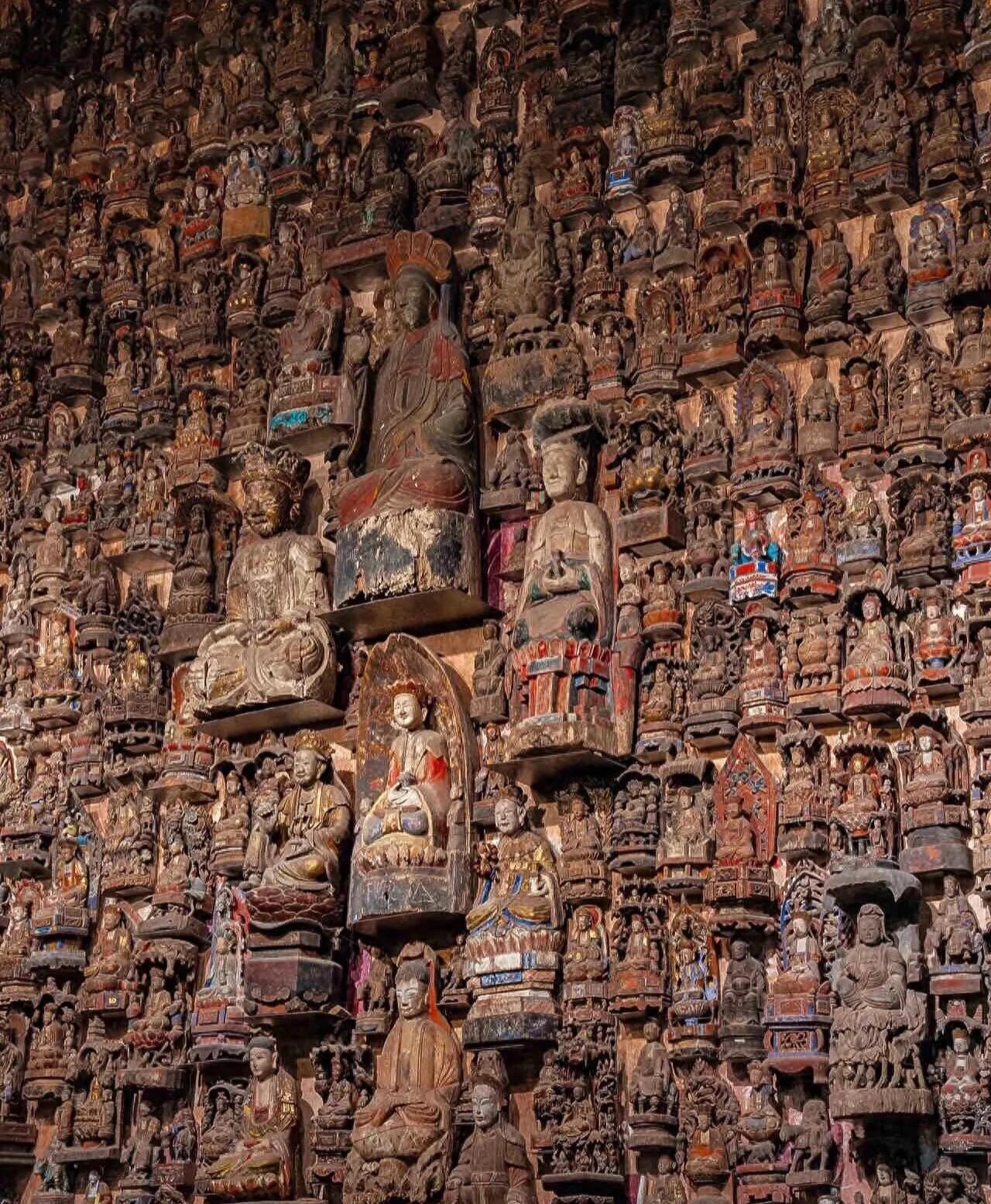 探秘敦煌莫高窟：千年壁画彩塑、多样建筑与独特艺术风格全解析