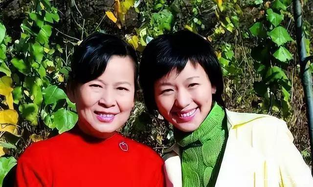 欧阳夏丹不主持新闻联播了吗_欧阳夏丹 主持生涯 48岁不婚不育