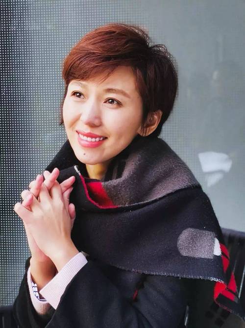 欧阳夏丹 央视主播 家庭原因离职 欧阳夏丹 主持生涯 退出央视原因_欧阳夏丹不主持新闻联播了吗