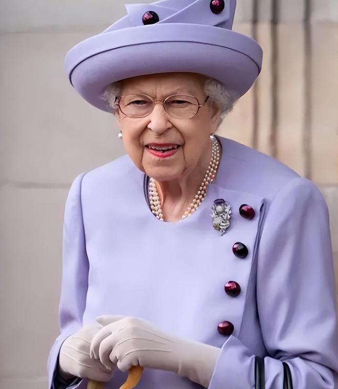 伊丽莎白二世珠宝_伊丽莎白二世抗癌经历_英国女王多发性骨髓瘤真相
