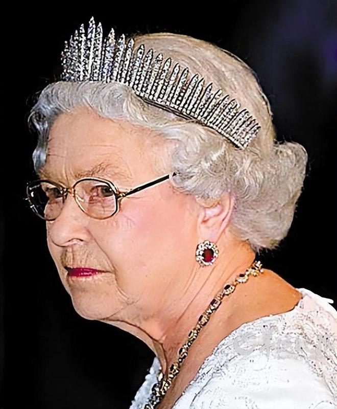英国女王多发性骨髓瘤真相_伊丽莎白二世抗癌经历_伊丽莎白二世珠宝
