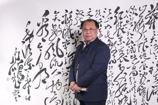 《文化月刊》封面人物周鹏飞：传承毛体书法 弘扬红色文化