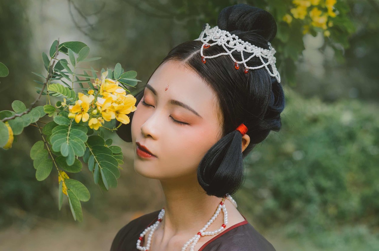 君墨寒叶小姐：太后面前白素素跪惨了，顾青柠却坐着喝茶