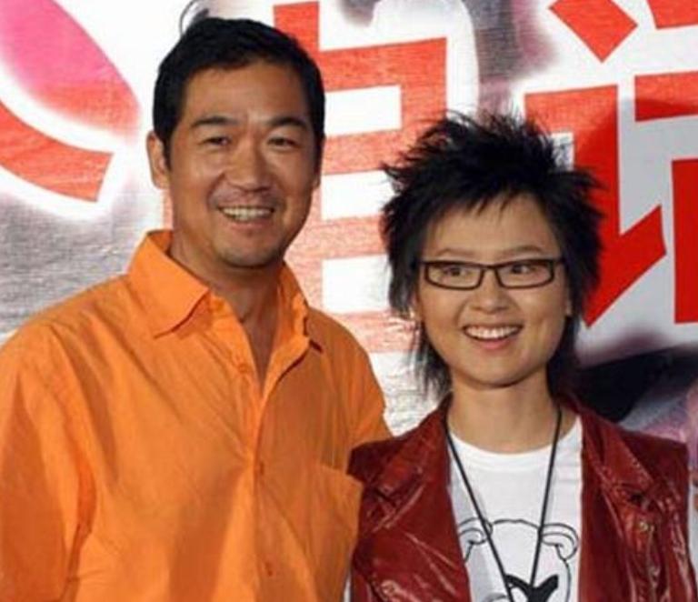 张国立儿子张默人生经历_张国立三个干女儿现状_张国立姜文甄子丹前妻曝光
