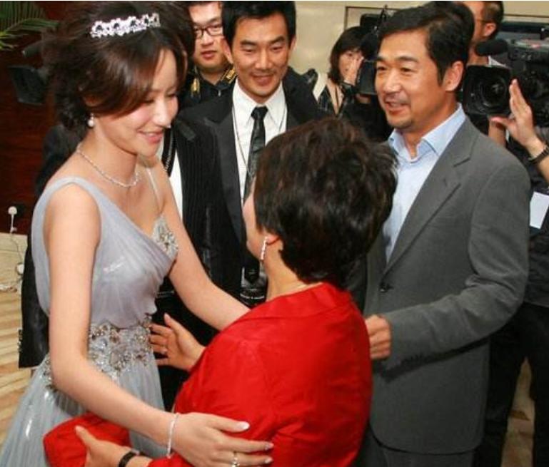张国立姜文甄子丹前妻曝光_张国立三个干女儿现状_张国立儿子张默人生经历